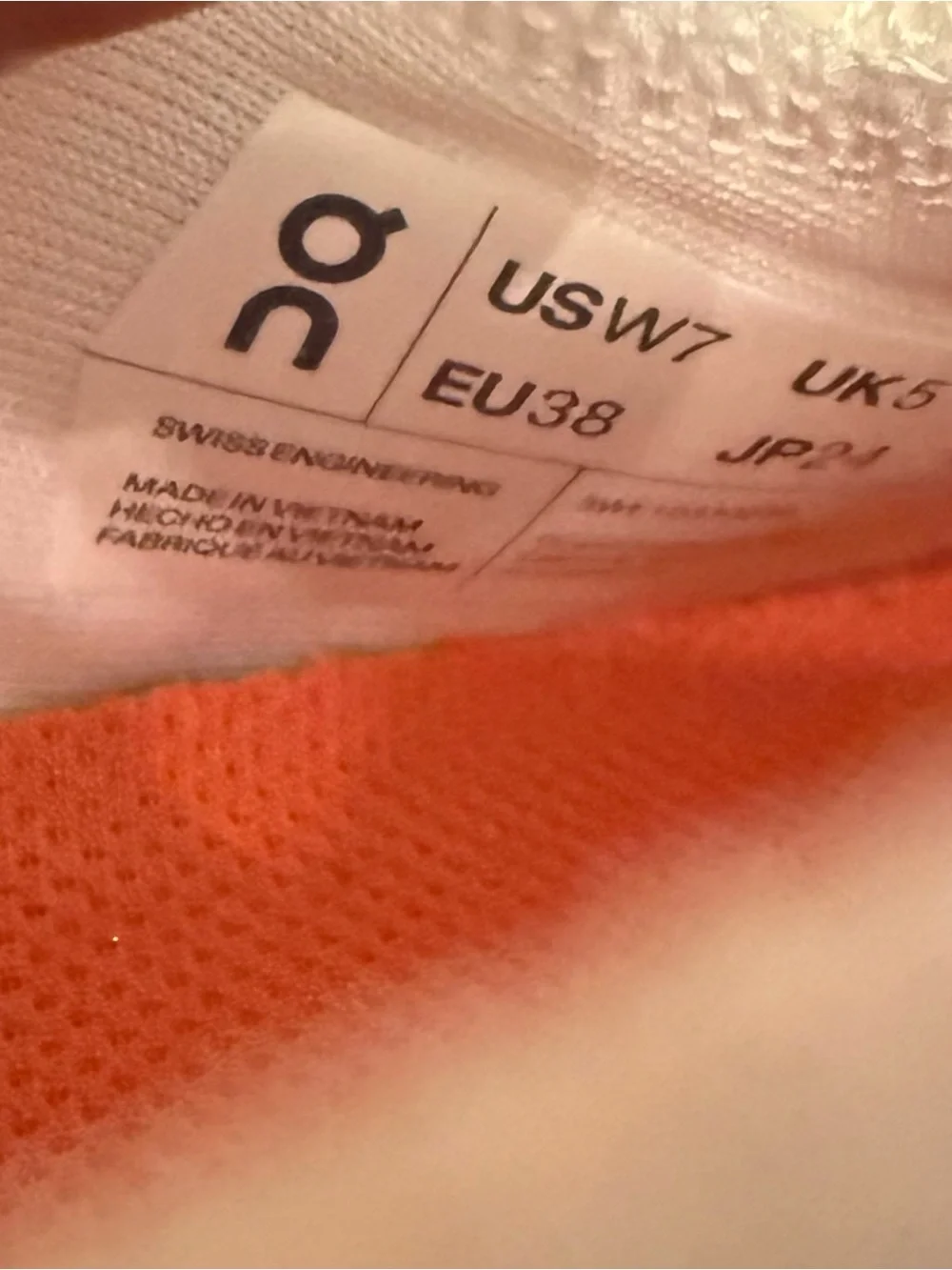 On the Roger Pro 2 Women's White Orange Women’s Size 7 Good Condition